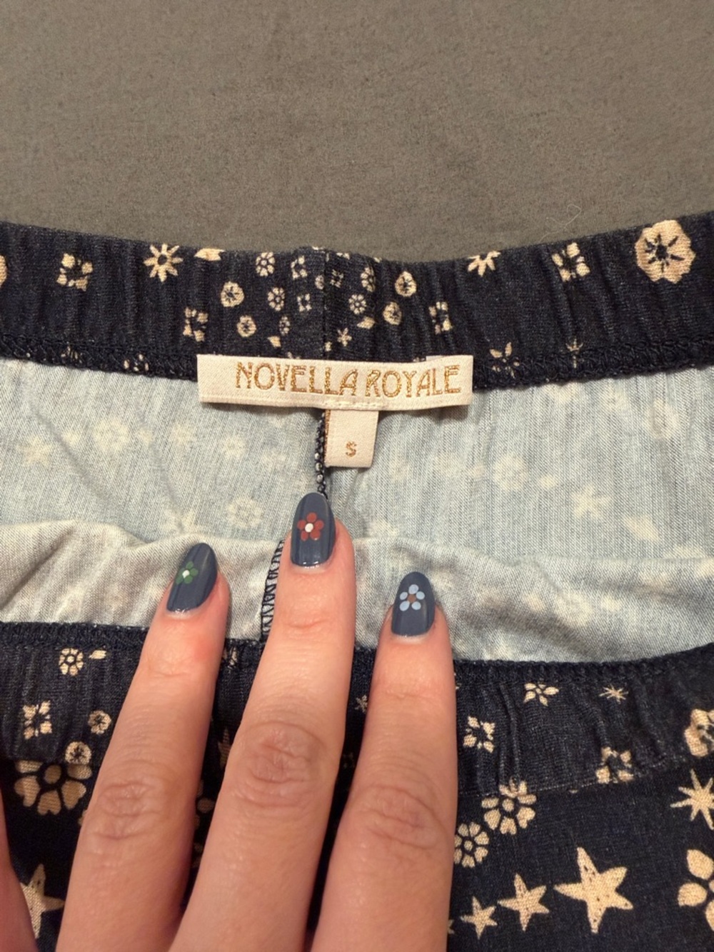Novella Royale Iris Bells - Picture 4 of 7